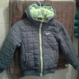 NIKE- Puffer jacket Gray/ Lime green size 6 Boys